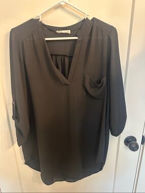 All in Favor Black V-Neck Roll-Sleeve Pocket Tunic